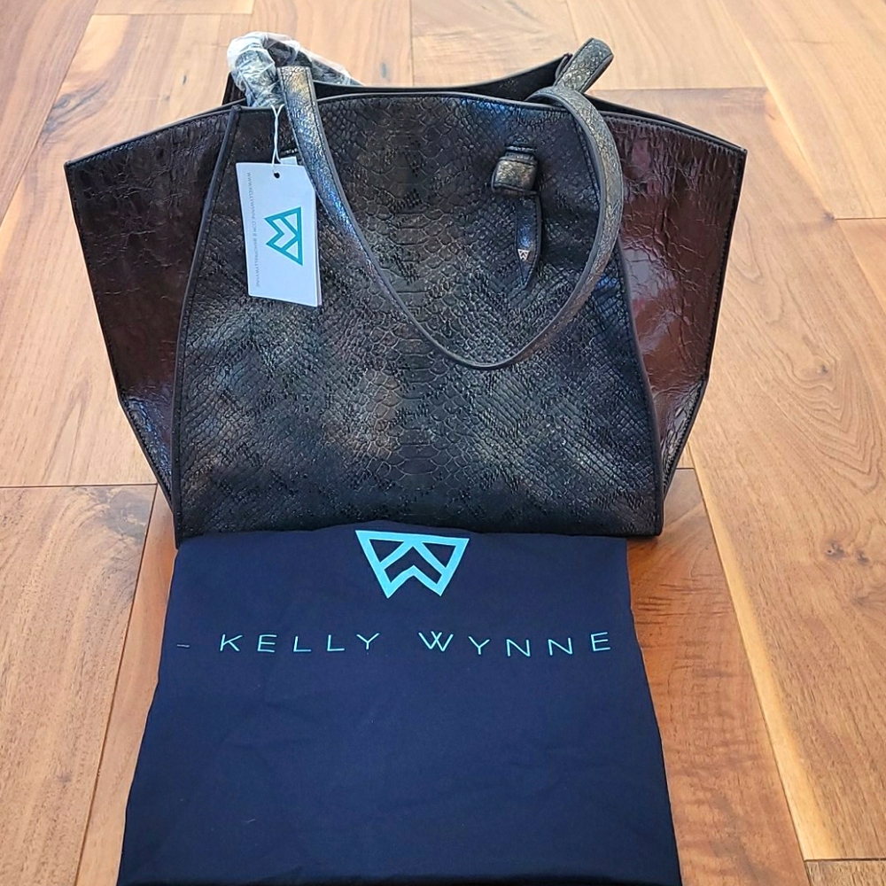 🩶Kelly Wynne - Carryyall Y'all Tote!!!